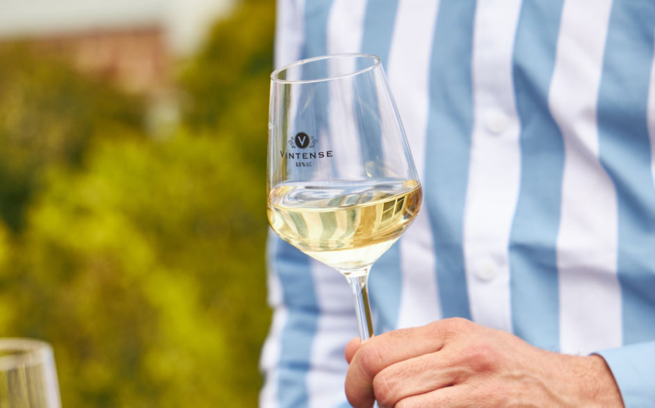 Vin blanc sans alcool VINTENSE Chardonnay 0% - Sanzalc, cave sans alcool  pour adultes décomplexés